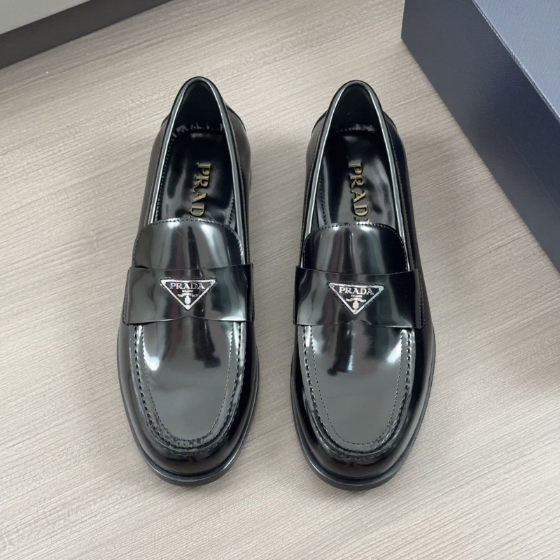 Pra*a leather shoes